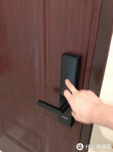 自然舒服的开锁方式，  鹿客智能指纹锁Classic版本