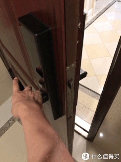 自然舒服的开锁方式，  鹿客智能指纹锁Classic版本