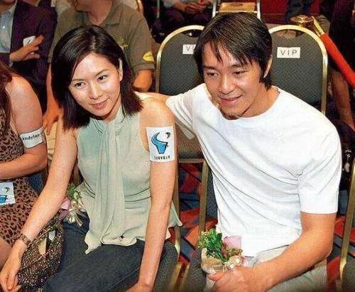 周星驰坎坷的一生，他为什么不结婚？