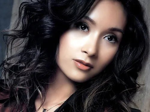 杨恭如被污辱的图片曝光  人们对浴室门艳照最惊人