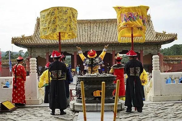 金殿当头紫阁重仙人掌上玉芙蓉什么意思