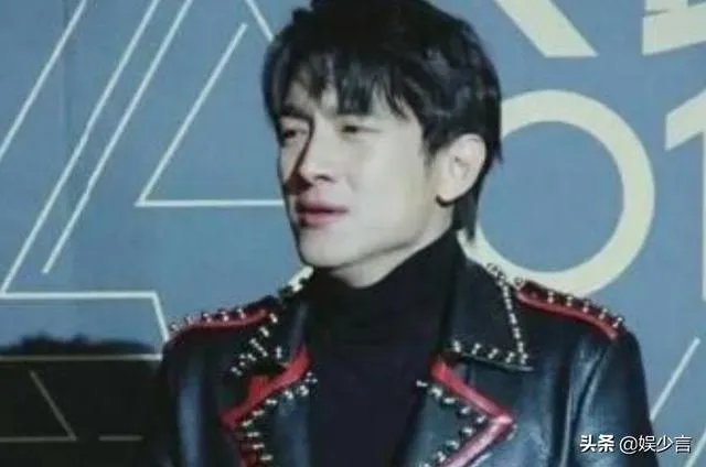 有哪些明星在走红毯时的尴尬事令你捧腹大笑？