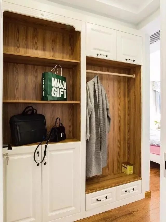 客厅的玄关，我觉得这样装才最美，越看越满意！