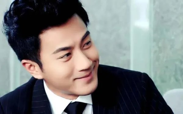 48岁刘恺威公开新恋情，父亲刘丹出席活动当嘴替，女方有何来头？