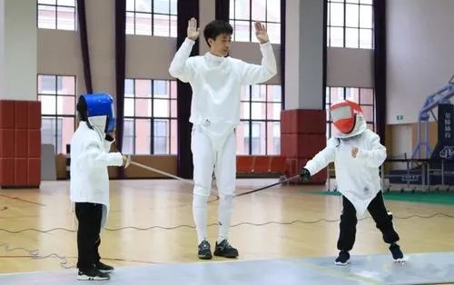 想让孩子去学击剑，几岁小朋友学击剑是最佳的年龄？