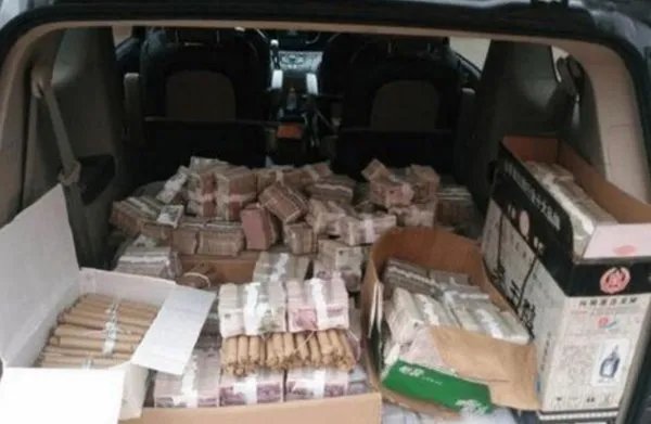 拉两车零钱去买车是怎么回事？