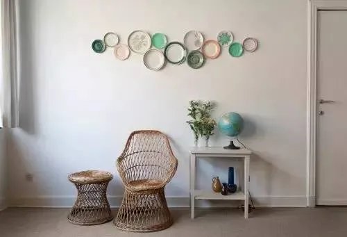 把盘子挂在墙上装饰，这么好看！