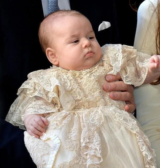 维多利亚女王：第一个穿着白色婚纱出嫁的新娘，拯救了霍尼顿蕾丝