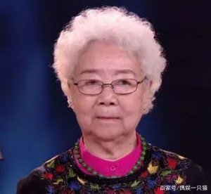 93岁田华北影节悼念去世演员，巩俐感动落泪，现场其他演员的情绪如何？