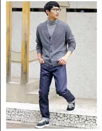对于冬季流行的男士毛衣来说，如何穿出时尚的感觉？