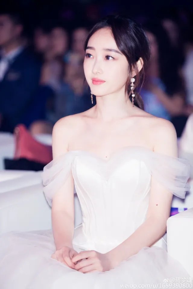 玉体横陈，性感窒息诱惑！林黛玉清纯不再？