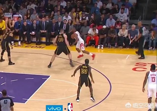 火箭VS湖人，克里斯保罗又现神奇穿裆过人，你怎么评价？