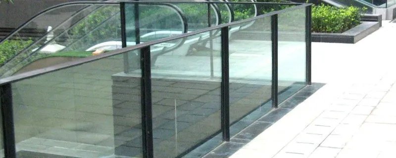 玻璃栏杆u型槽怎么固定