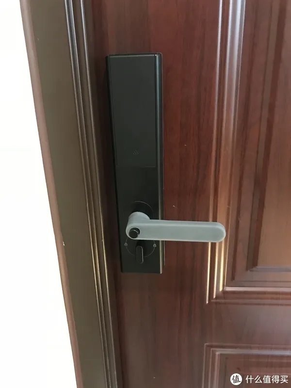 自然舒服的开锁方式，  鹿客智能指纹锁Classic版本
