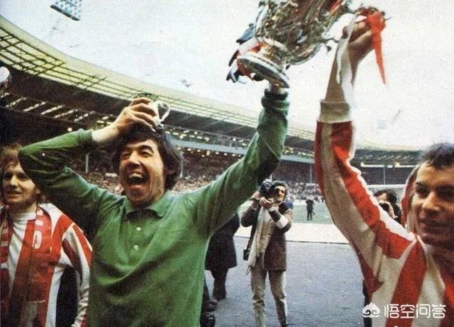 英格兰“传奇门神”班克斯去世，他有哪些传奇故事？