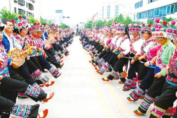 云南彝族跳舞为什么要用左脚？