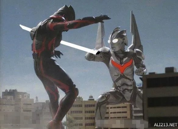 真正的大宝剑！女子持40米长刀砍人 真相令人细思恐极