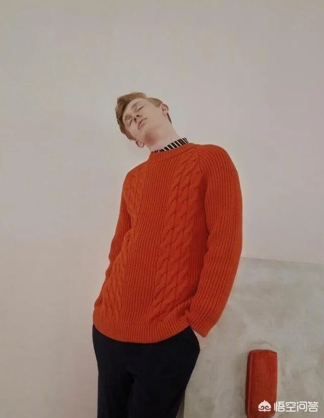 对于冬季流行的男士毛衣来说，如何穿出时尚的感觉？