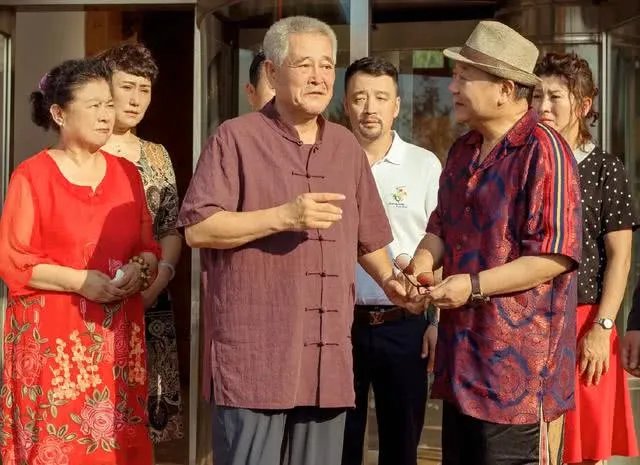 《刘老根4》预告片中疑似出现郑爽的镜头，身材高挑纤瘦，是没删干净吗？