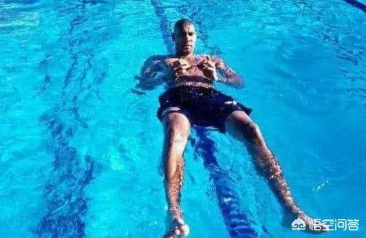 NBA有哪些球星游泳特别厉害？