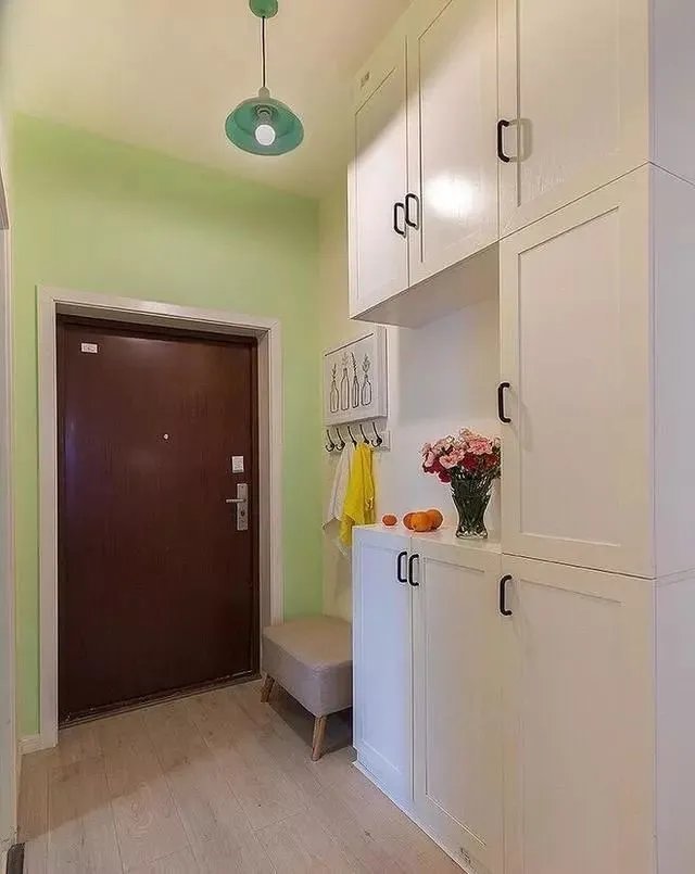 客厅的玄关，我觉得这样装才最美，越看越满意！