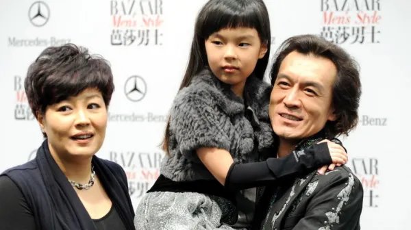 哈文与赵本山隔空开撕，有本事永远不登春晚，究竟发生了什么？