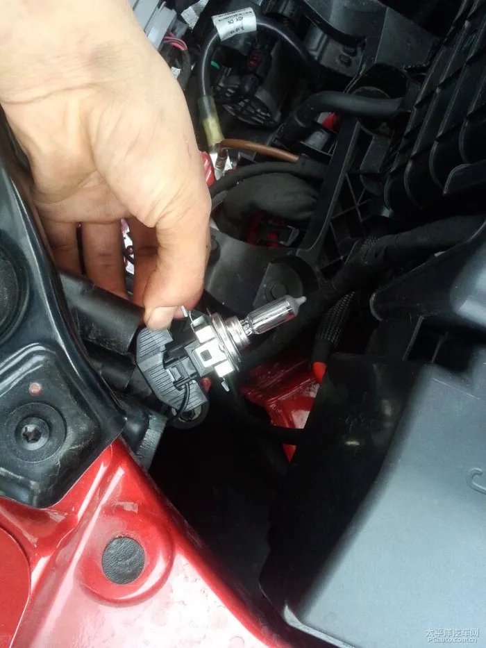 求指教改装速腾1.6舒适的前灯