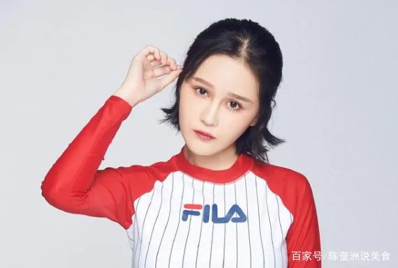 《刘老根4》预告片中疑似出现郑爽的镜头，身材高挑纤瘦，是没删干净吗？