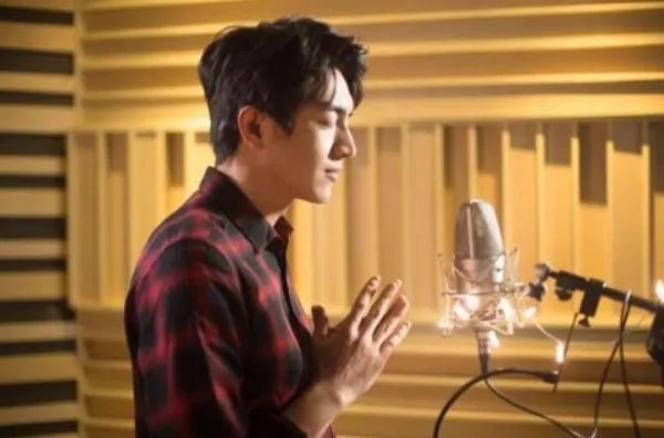 关于林更新四天夜会两女一事，其工作人员是如何回应的？