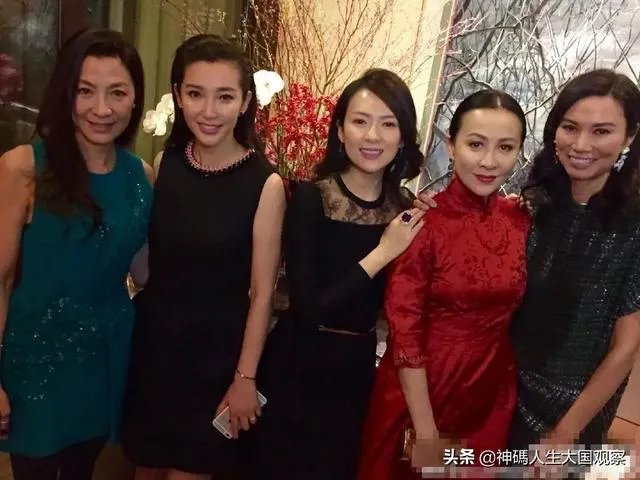 惨遭亿万富豪默多克起诉离婚后，邓文迪为何还能做社交女王？