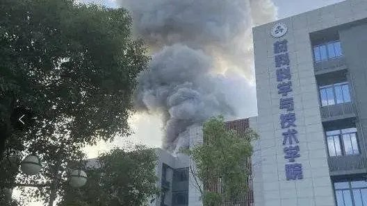 南京一大学实验室发生爆燃，致2死9伤，导致这起爆炸事故的原因是什么？
