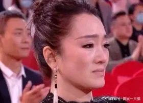 93岁田华北影节悼念去世演员，巩俐感动落泪，现场其他演员的情绪如何？