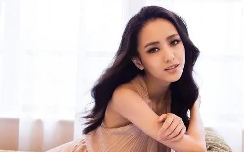 在走红毯是，大家见过最拼的明星到底有多么的拼？