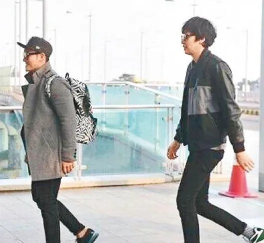 金钟国李光洙承认恋情？  钟国贴心为其拭去泪水