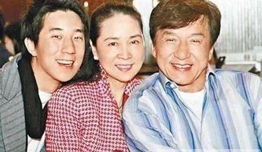 成龙最后为什么会收心爱上林凤娇？