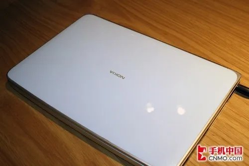 诺基亚Booklet 3G便携电脑真机全接触