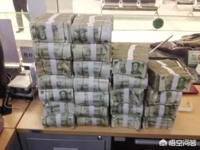 上海工行员工加班八小时点清近三万枚硬币，满足顾客一次性存储需要，你怎么看？