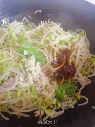 黄豆芽炒肉