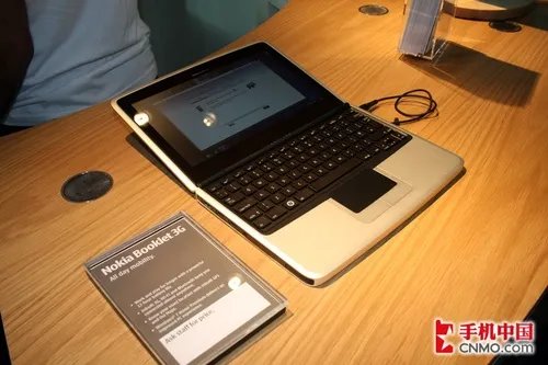 诺基亚Booklet 3G便携电脑真机全接触