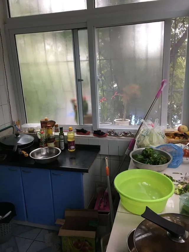 翻新68平米老旧二手房，反差太大，婆婆以为走错门