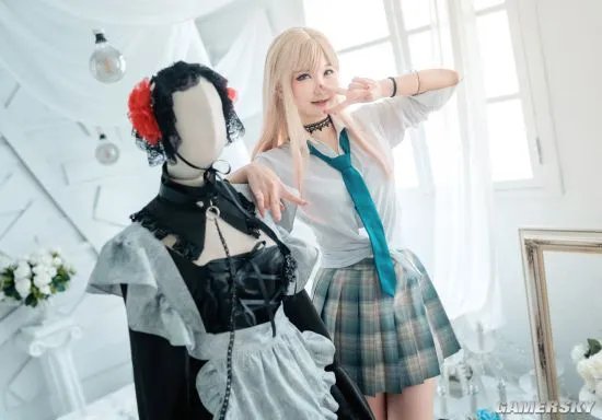 《更衣人偶》喜多川海梦COS美图 金发衬衫JK辣妹