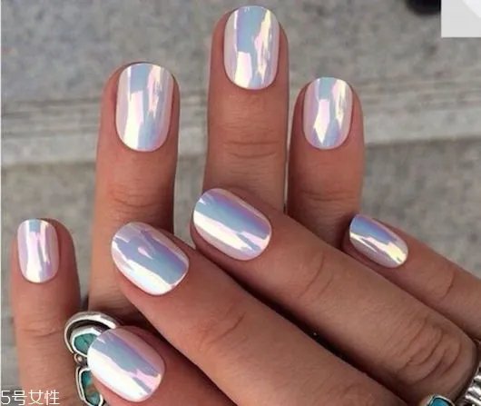 2018镜面美甲图片 闪亮金属镜面美甲样式