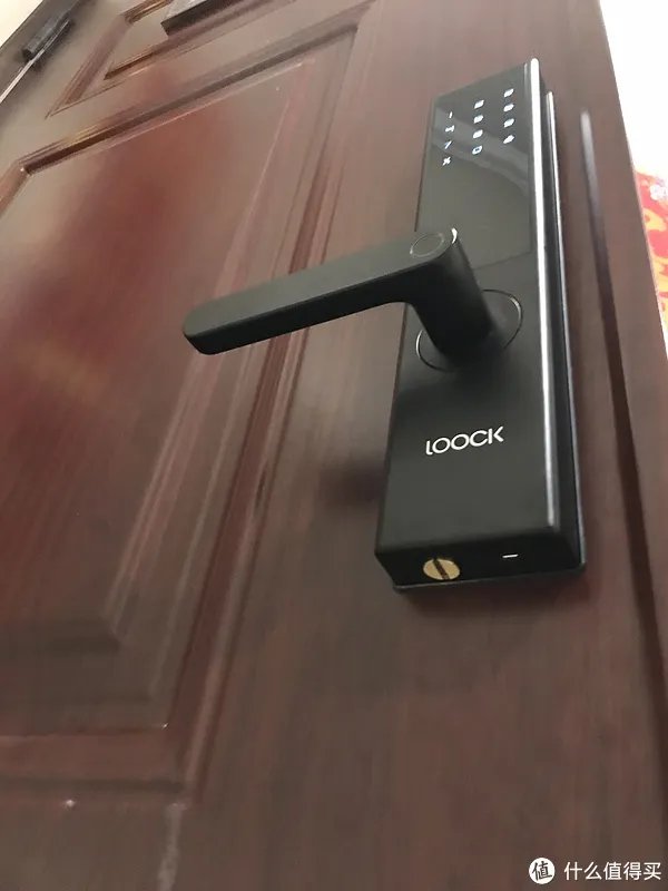 自然舒服的开锁方式，  鹿客智能指纹锁Classic版本