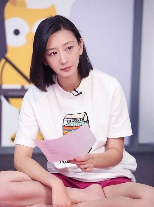 在综艺节目《演员请就位2》中，该怎样评价唐一菲的退赛？