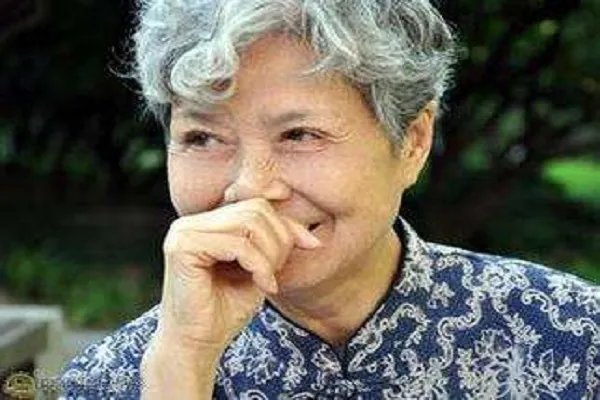 中国第一位电视播音员沈力去世，你看过沈力的电视节目吗？