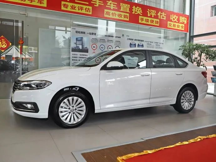 杭州大客车与公交车发生交通事故