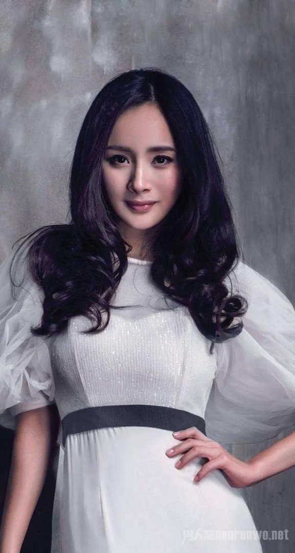 成龙发文夸奖杨幂，真的有这件事吗？