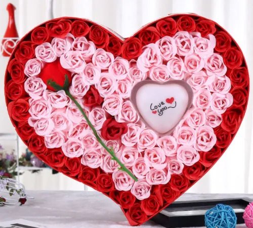 情人节送女孩什么礼物 情人节礼物的注意事项