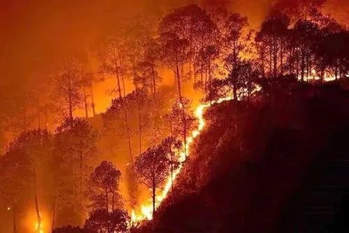 美国出现巨型陆架云，2020为何这么多难得一见的天象？