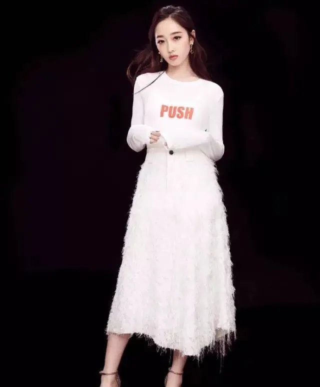 玉体横陈，性感窒息诱惑！林黛玉清纯不再？